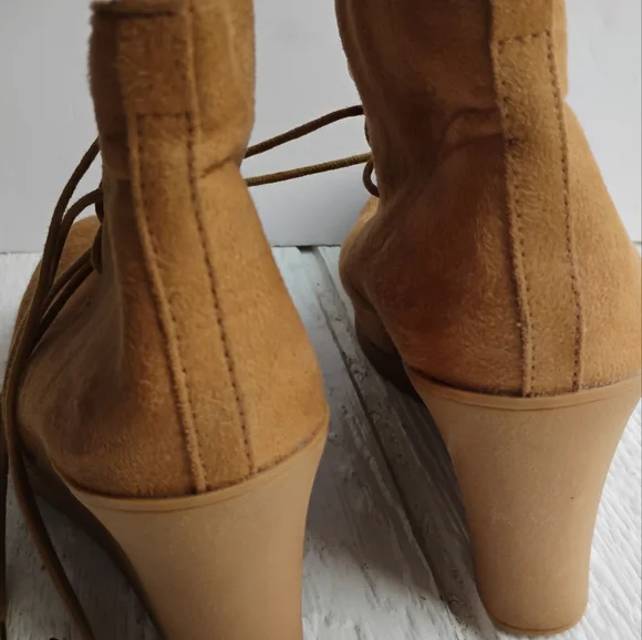 Wedge MERONA Ankle Boots Women's Sz 9 Lace Up 3.5" Heels Tan Faux Leather - Picture 13 of 14